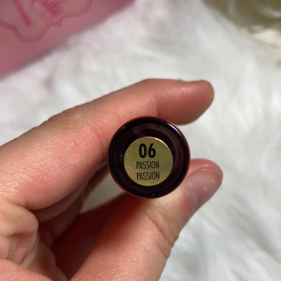 Amore Shine Liquid Lip Color - Picture 4 of 4